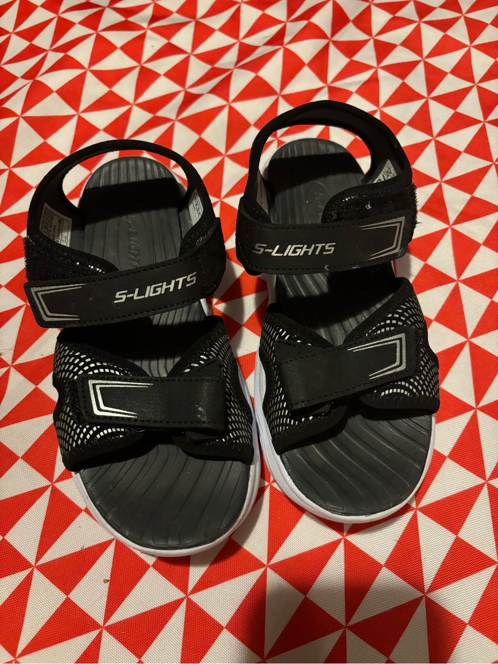 Boys size 2 light up sketchers sandals